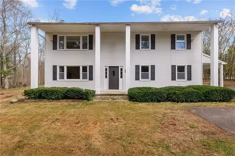 215 Tomaquag Rd, Ashaway, RI 02804
