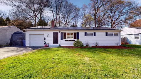 51 New Britain Dr, Warwick, RI 02889