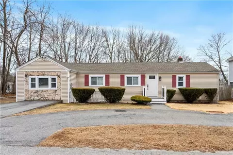 21 Maurice St, Cumberland, RI 02864