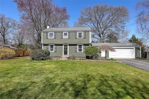 11 Pine Ave, Barrington, RI 02806