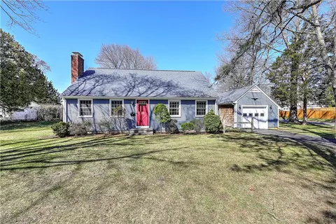 86 Rogers Ave, Barrington, RI 02806