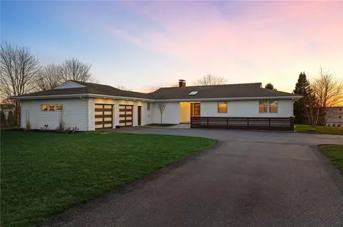 74 Honeyman Ave, Middletown, RI 02842