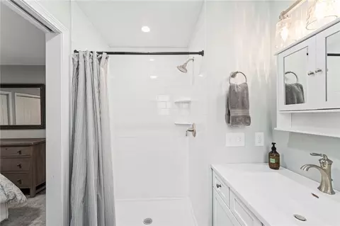 Bath - 23 Bokar St, Warwick, RI 02886 photo 2 of 5
