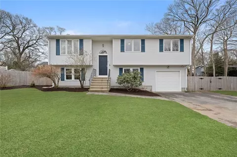 23 Bokar St, Warwick, RI 02886