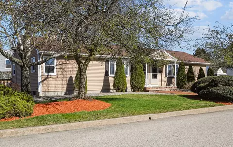 29 Holly St, Cranston, RI 02910