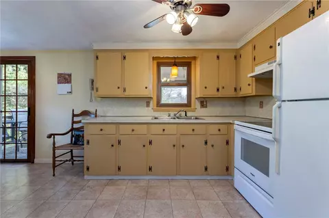 489 Maple Valley Rd, Coventry, RI 02816 photo 9