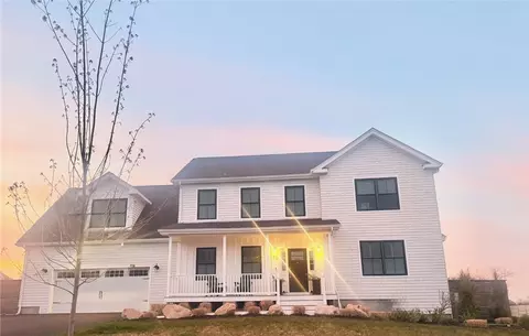 70 Ferreira Ave, Portsmouth, RI 02871