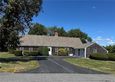 56 Holman St, Portsmouth, RI 02871