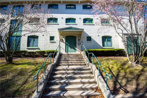 25 Higgins St #203, Smithfield, RI 02917