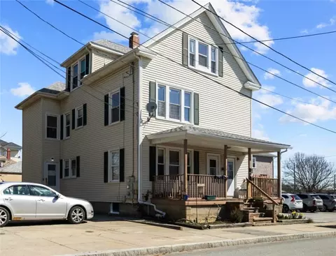 68 Wood St, Warren, RI 02885