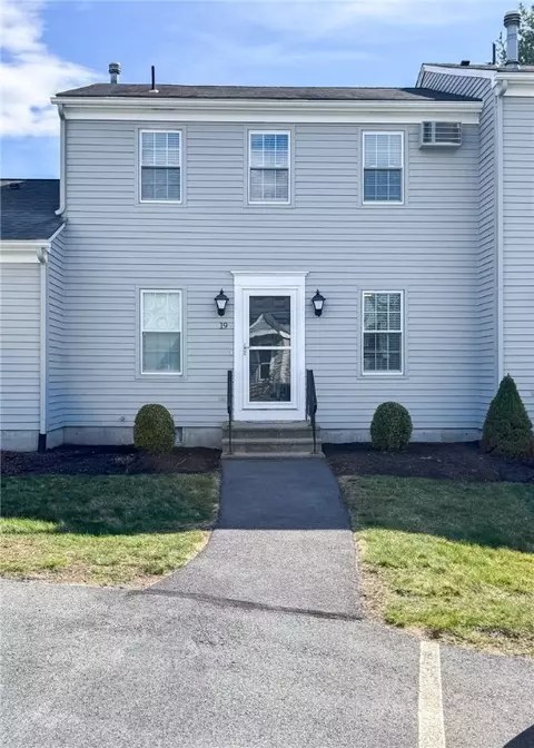 565 Quaker Ln #19, West Warwick, RI 02893