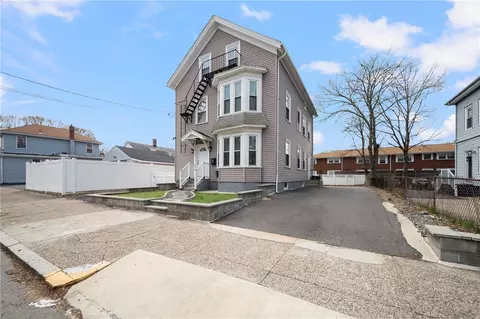 21 Brewster St, Pawtucket, RI 02860