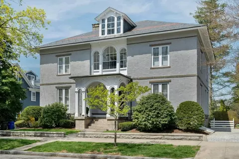 89 State St, Bristol, RI 02809