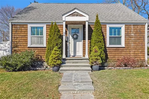 34 Walter St, Barrington, RI 02806