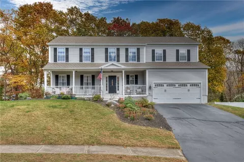 36 Anne C Holst Ct, Warwick, RI 02886