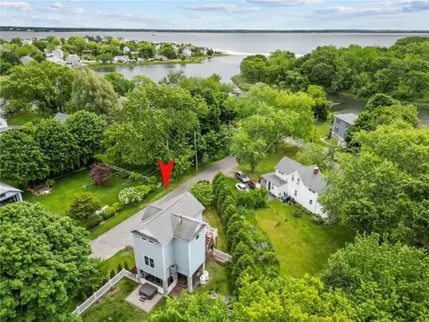 38 Economy Ave, Warwick, RI 02889