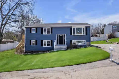 32 Buchanan St, Johnston, RI 02919