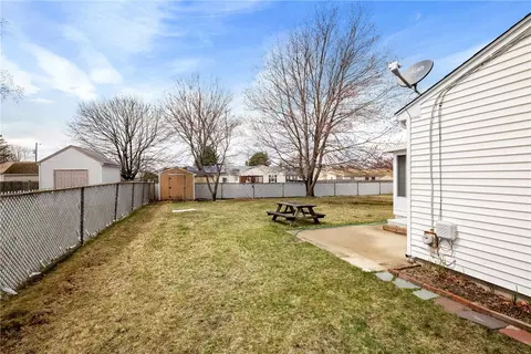 202 Woodhaven Rd, Woonsocket, RI 02895 photo 7