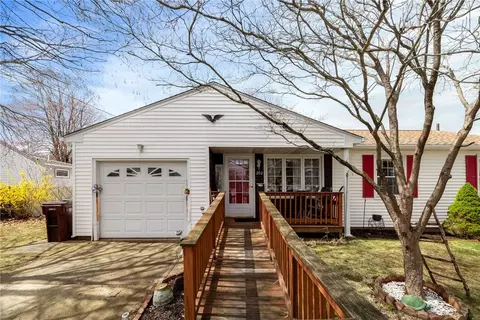 202 Woodhaven Rd, Woonsocket, RI 02895 photo 2