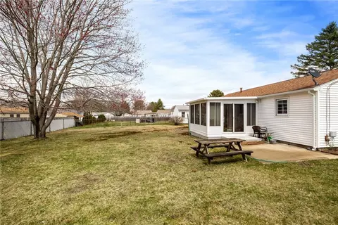 202 Woodhaven Rd, Woonsocket, RI 02895 photo 8