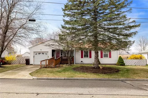 202 Woodhaven Rd, Woonsocket, RI 02895 photo 3