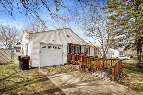 202 Woodhaven Rd, Woonsocket, RI 02895 photo 6