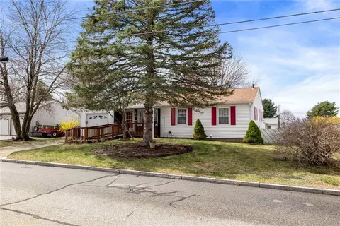 202 Woodhaven Rd, Woonsocket, RI 02895 photo 4