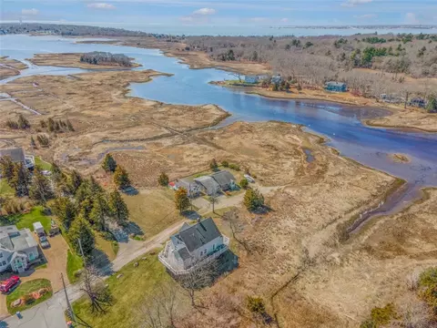 7 Shawmut St, Fairhaven, MA 02719