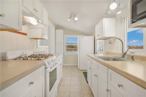 7 Shawmut St, Fairhaven, MA 02719 photo 9