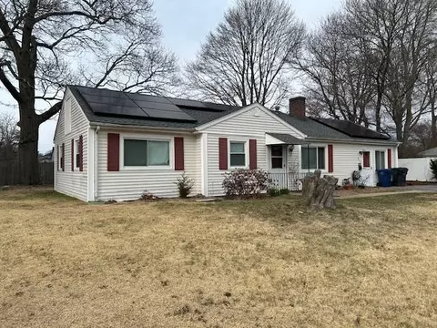 Exterior - 217 Wethersfield Dr, Warwick, RI 02886 photo 2 of 4
