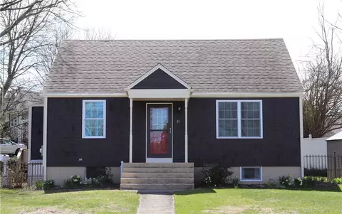 51 Pleasant Ave, Tiverton, RI 02878