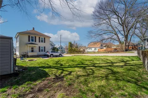 160 Division St, Woonsocket, RI 02895 photo 17