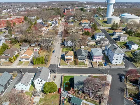 160 Division St, Woonsocket, RI 02895 photo 4