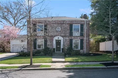 99 Fosdyke St, Providence, RI 02906
