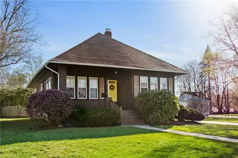 72 Greenwood Ave, Warwick, RI 02886