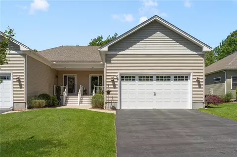 16 Kimberly Ct, North Kingstown, RI 02852