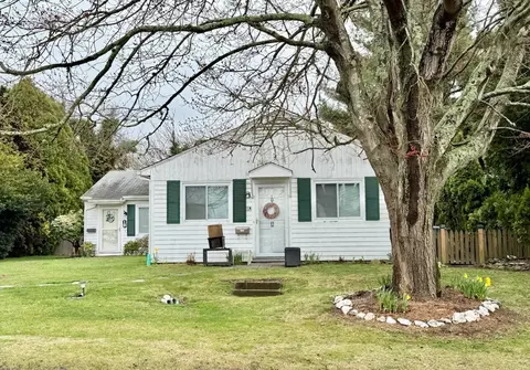 1 Buck Rd, Middletown, RI 02842