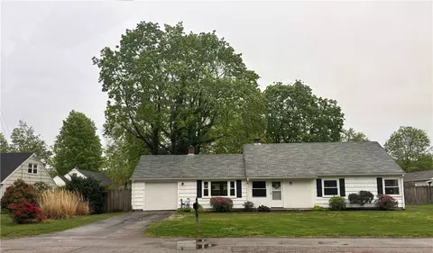 7 Sherbrook Rd, Barrington, RI 02806