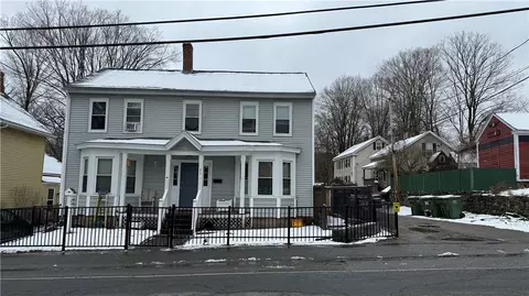 51 Maple St, Warren, MA 01083
