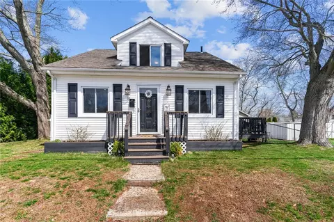 18 Mason St, West Warwick, RI 02893