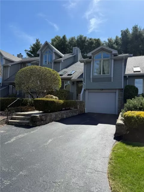 3 Shadowbrook Ln #B, Smithfield, RI 02917
