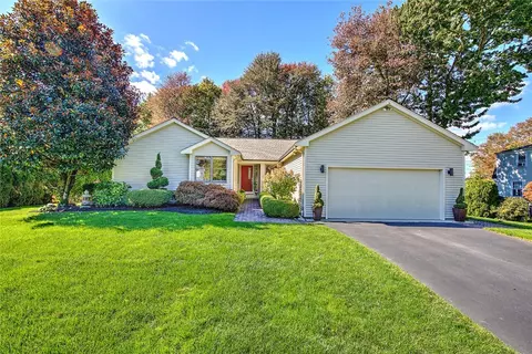 21 Fesser Ave, Bristol, RI 02809