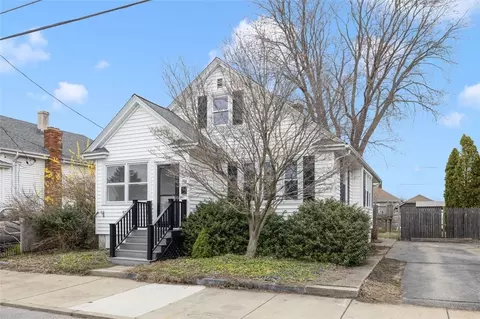 208 Liberty St, Pawtucket, RI 02861