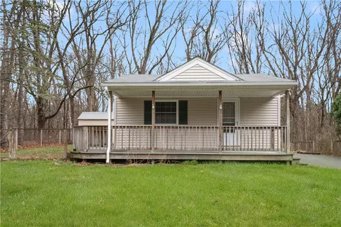 409 Knotty Oak Rd, Coventry, RI 02816