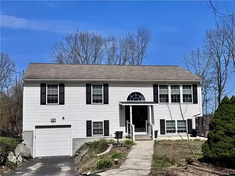 73 Long St, Johnston, RI 02919