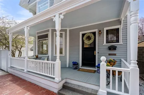 21 Division St, Newport, RI 02840