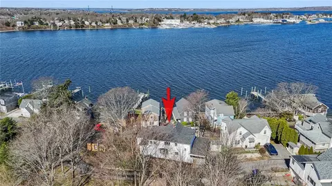 270 Riverside Dr, Tiverton, RI 02878