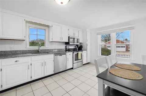 Kitchen - 43 Carpenter St, Warwick, RI 02886 photo 2 of 4