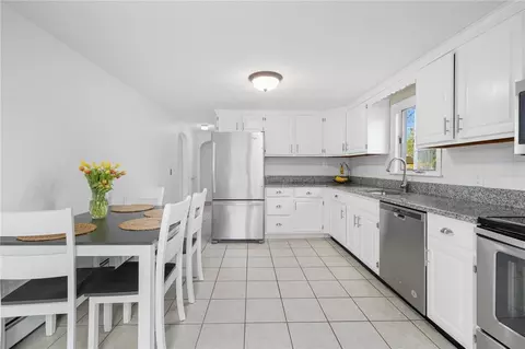 Kitchen - 43 Carpenter St, Warwick, RI 02886 photo 4 of 4