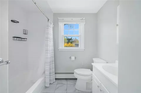 Bath - 43 Carpenter St, Warwick, RI 02886 photo 1 of 2